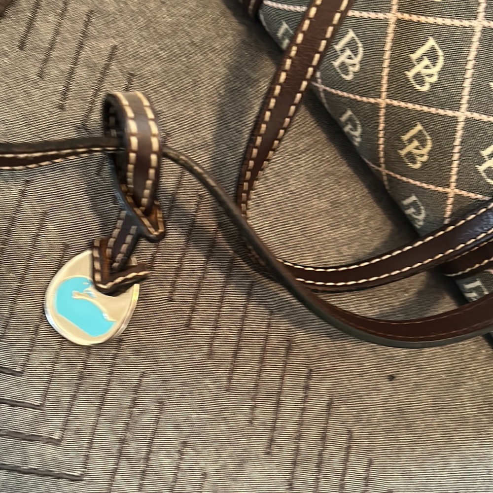 Dooney & Bourke purse - Picture 2 of 8